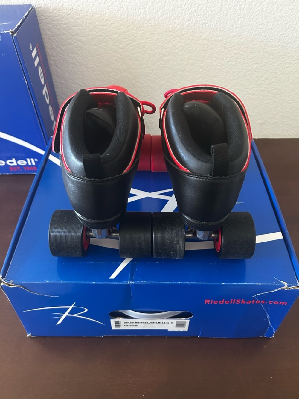 Riedell Dart Black/Red Quad Roller Skates - Picture 4 of 9